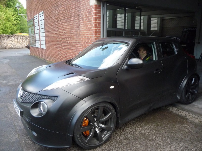 Nissan Juke-R Abfahrt