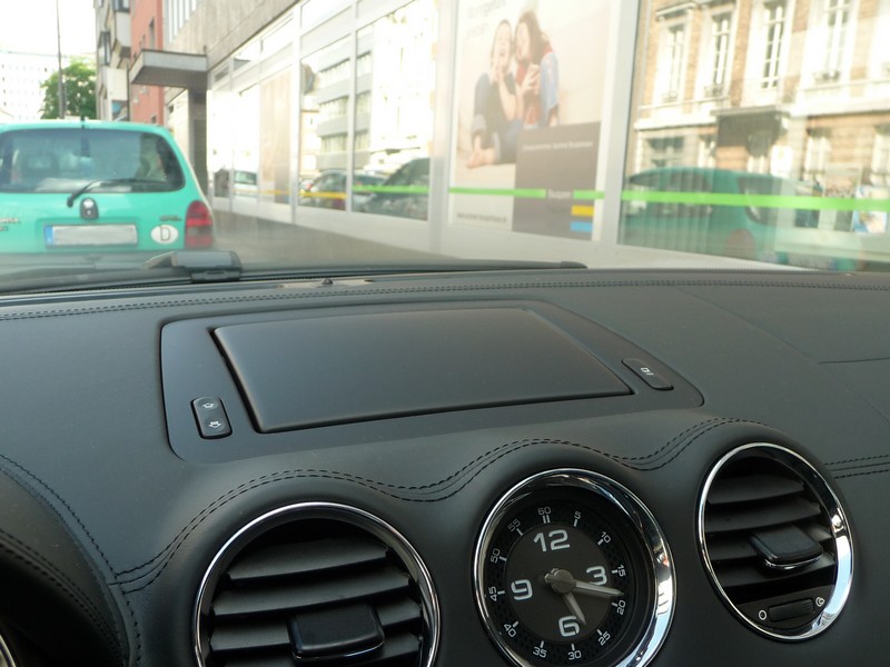 Peugeot RCZ 165 HDI Bildschirm eingeklappt