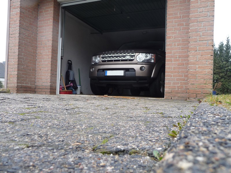 Land Rover Discovery 4 in Garage