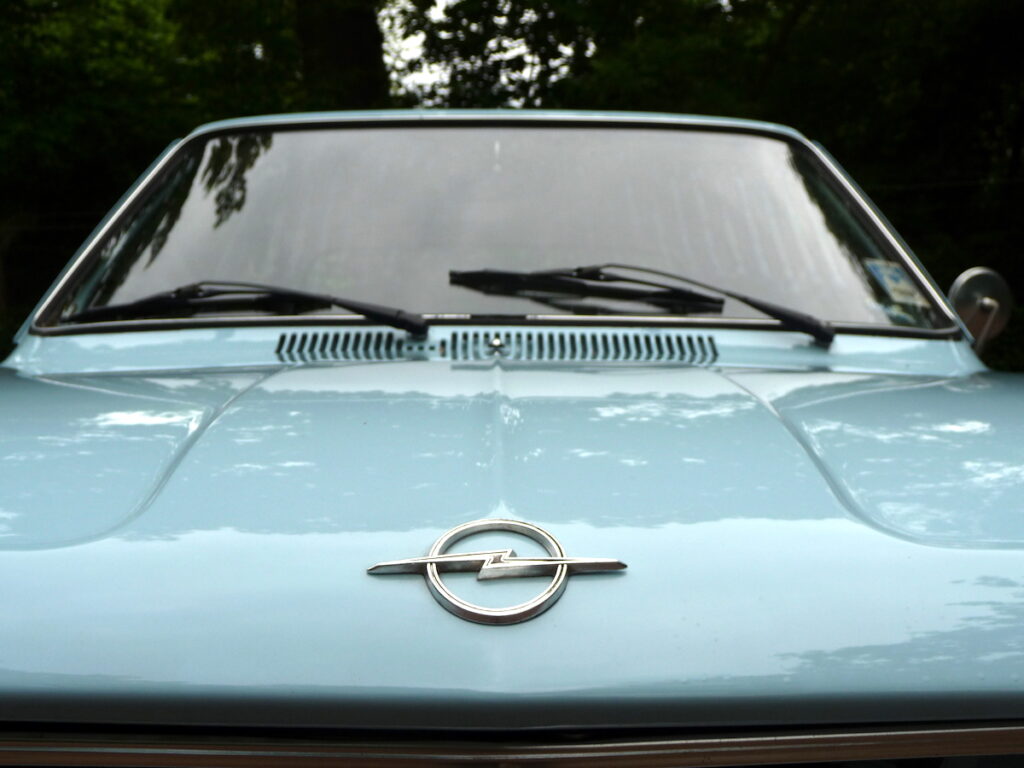 1968 - 69 Opel Kadett B Logo Motorhaube