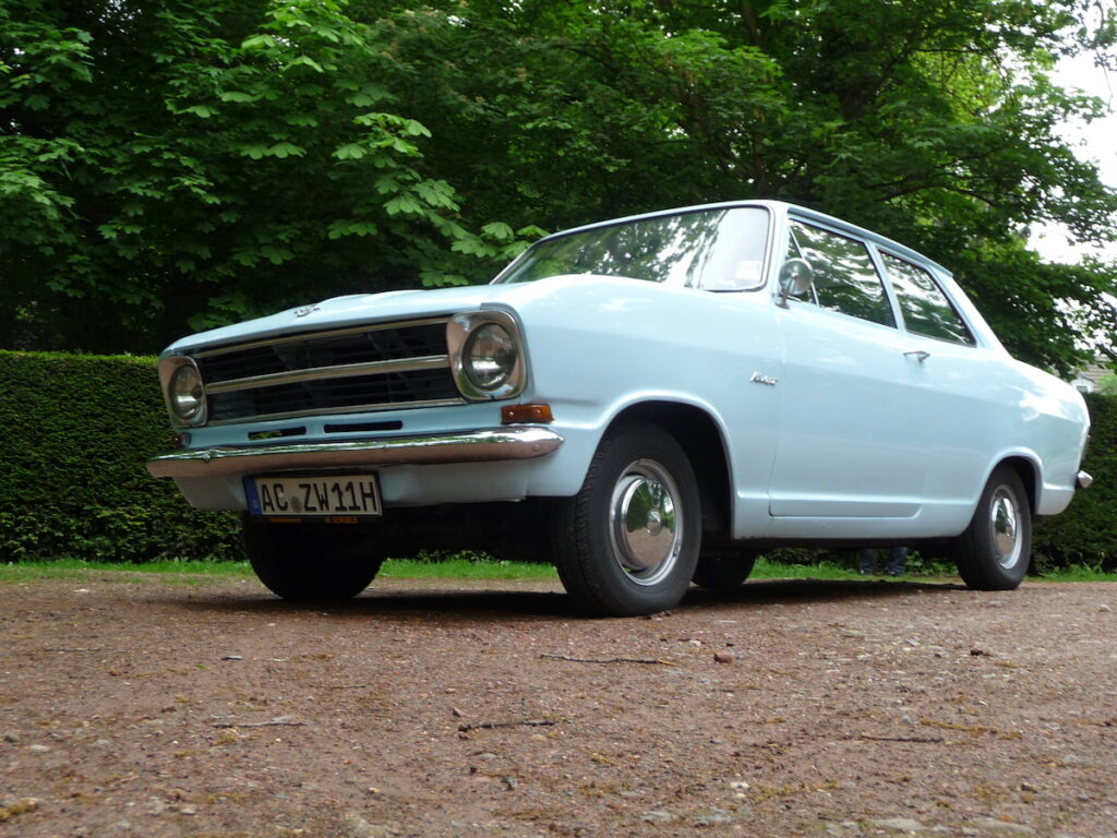 1968 - 69 Opel Kadett B Front und Seite