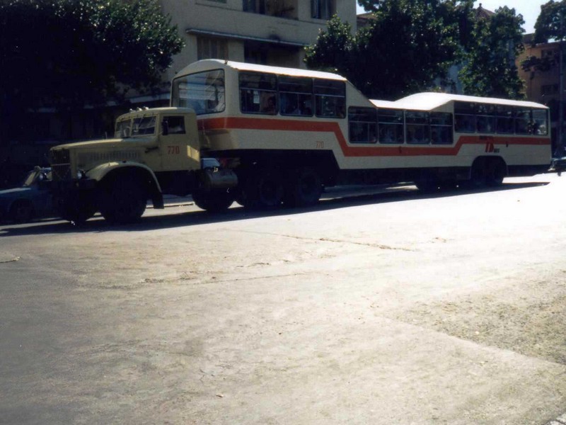 KRAZ Sattelzug Omnibus auf Kuba Bild 1