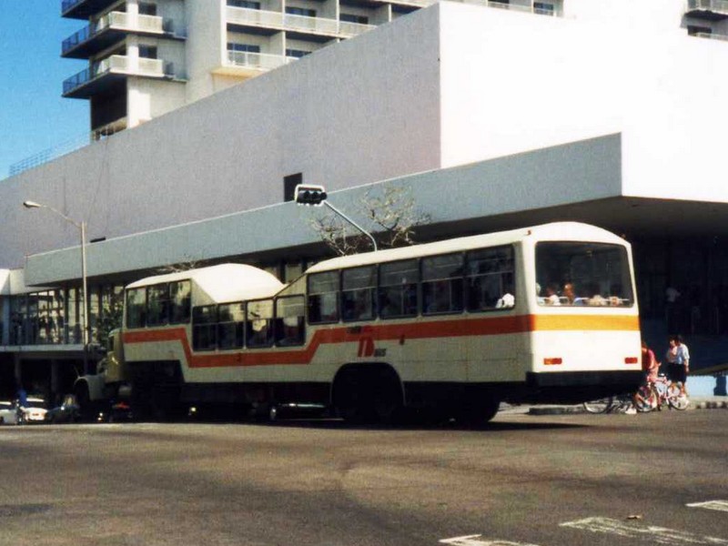 KRAZ Sattelzug Omnibus auf Kuba Bild 2