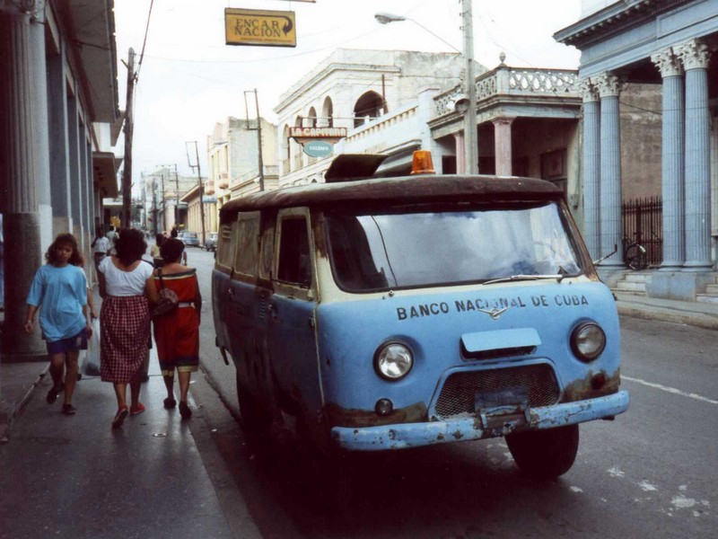 UAZ GAZ 452 Geldtransporter auf Kuba