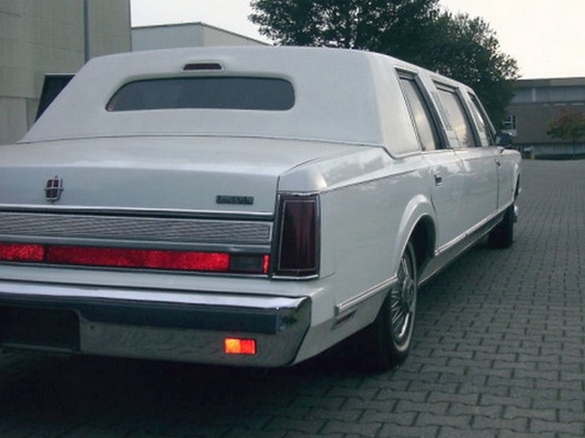 1989 Lincoln Town Car Stretchlimo Heck und Seite